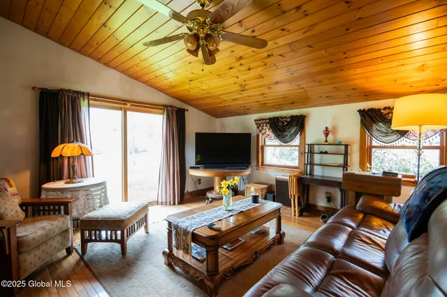 $544,900 | 71 S Road, Hampton, NY 12887