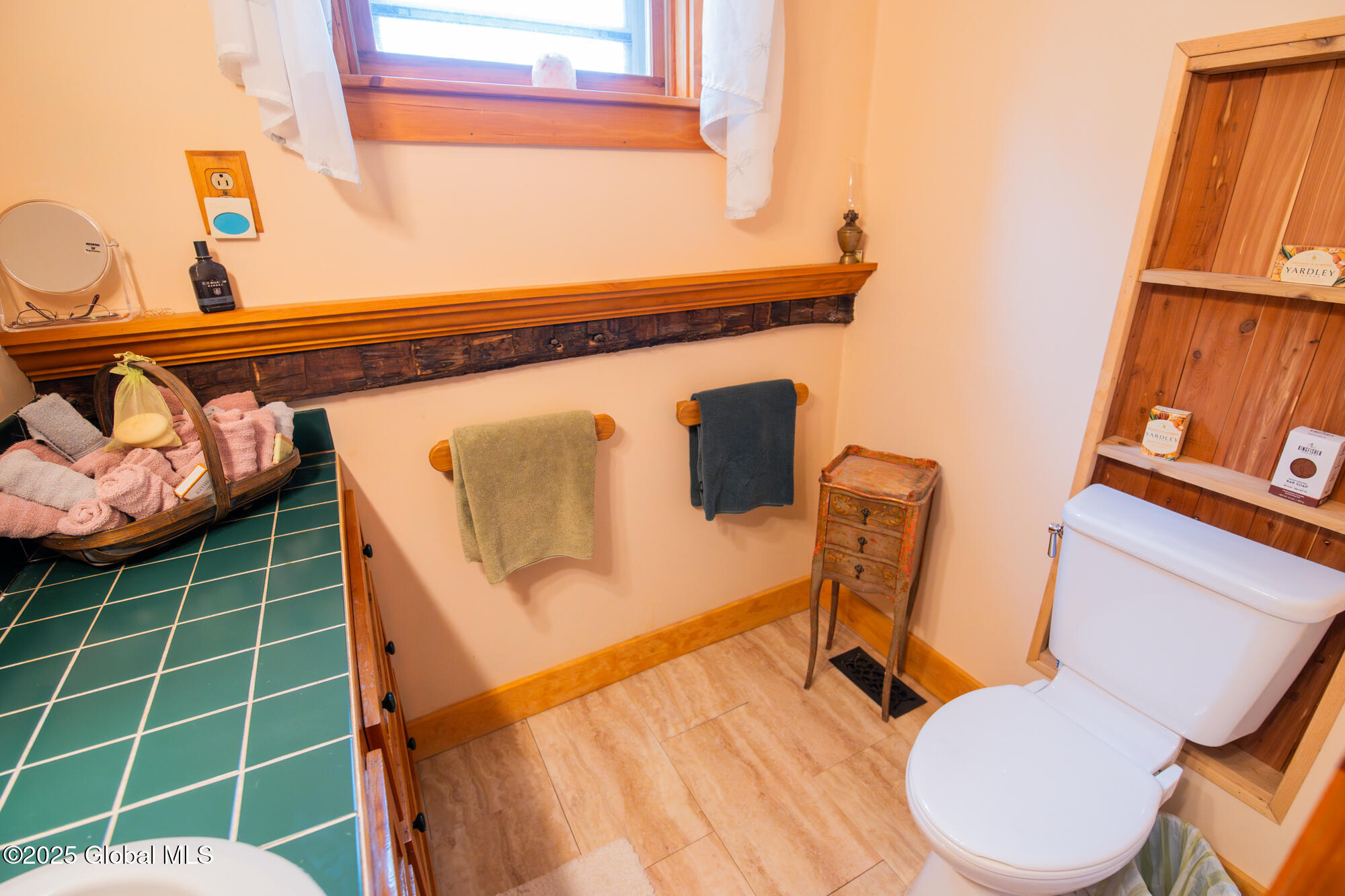 71 S Road Hampton, NY 12887 - Photo 45 of 60 Upstairs bathroom