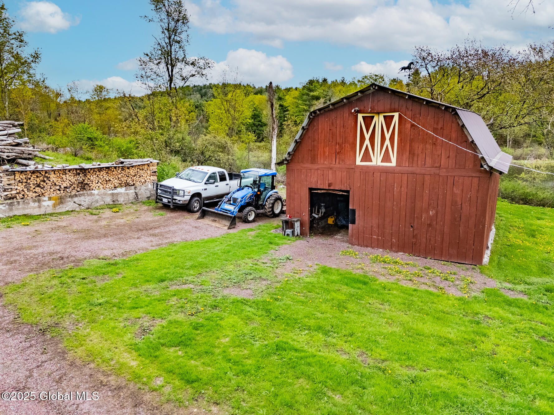 71 S Road Hampton, NY 12887 - Photo 53 of 60 Barn