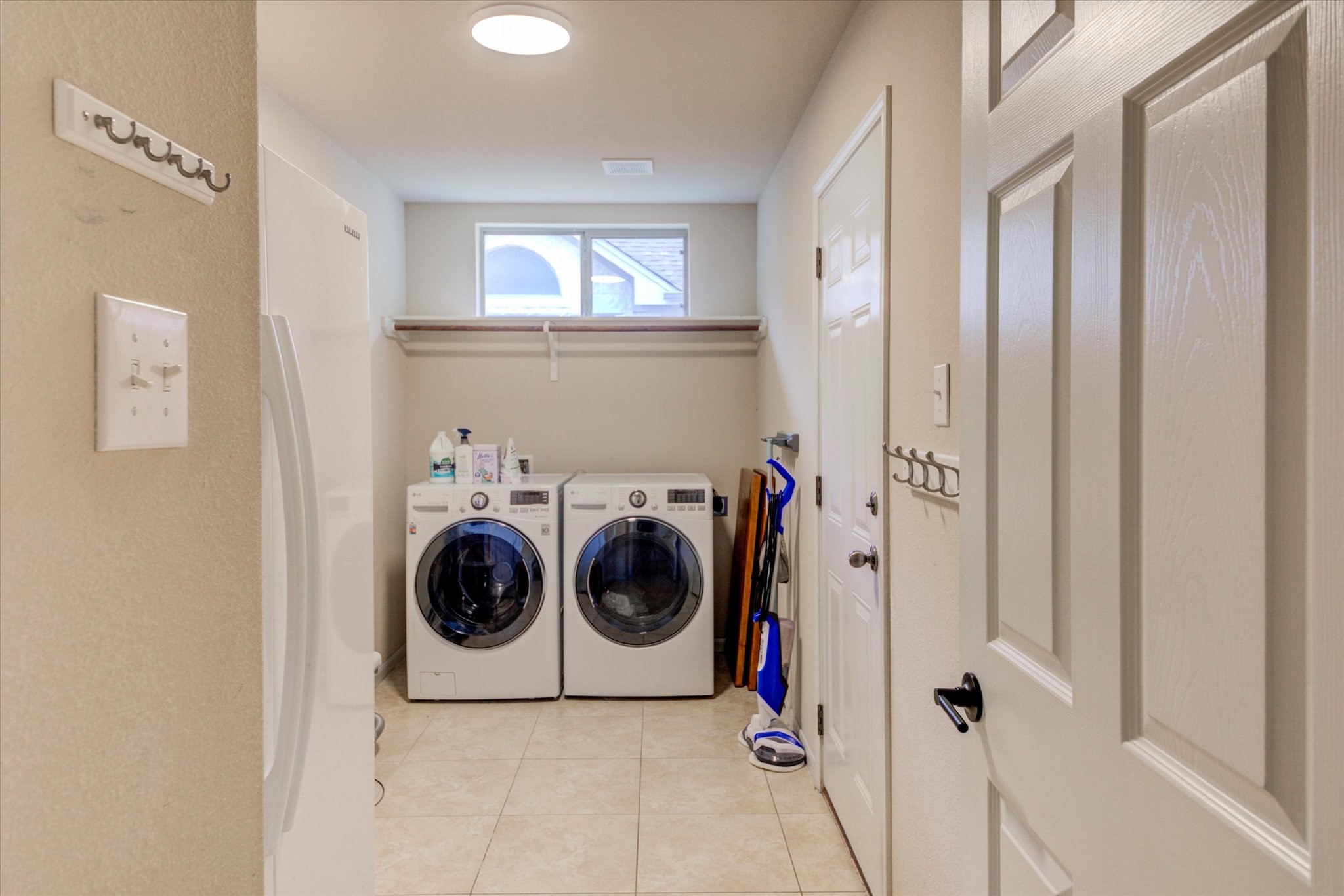 11129 Cap Stone Drive Austin, TX 78739 - Photo 20 of 33 Spacious utility room