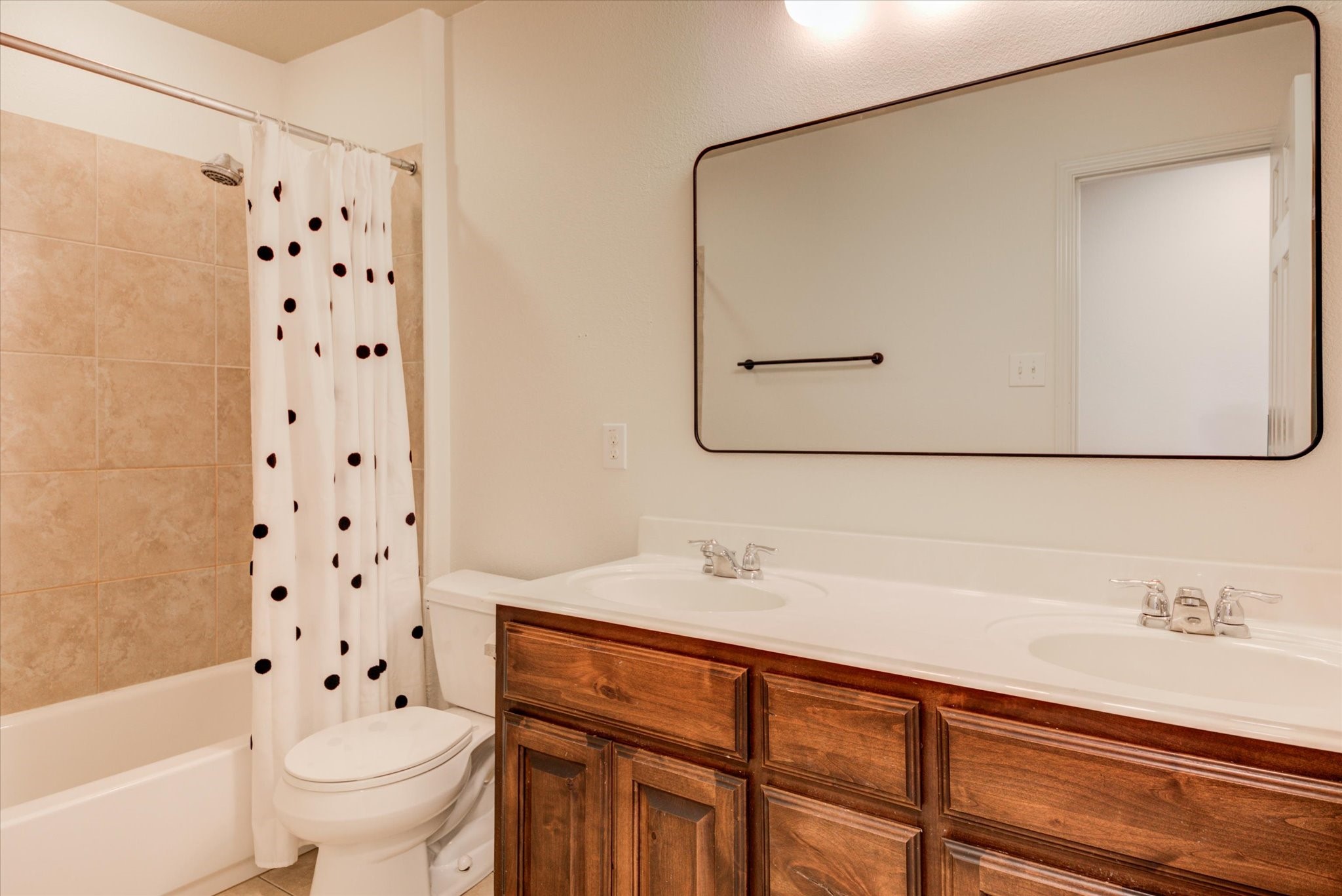 11129 Cap Stone Drive Austin, TX 78739 - Photo 28 of 33 secondary bathroom