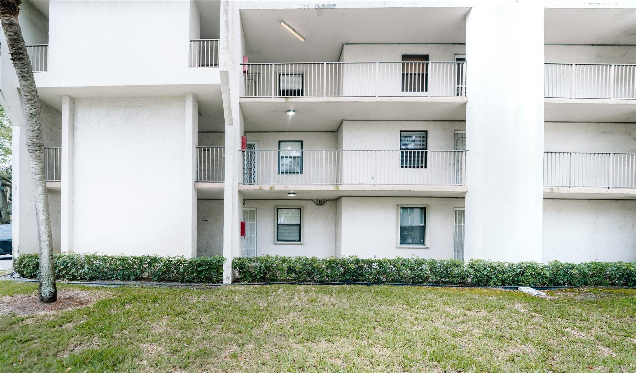 7650 West McNab Road, Unit 122 Tamarac, FL 33321 - Photo 2 of 33 Photo 2