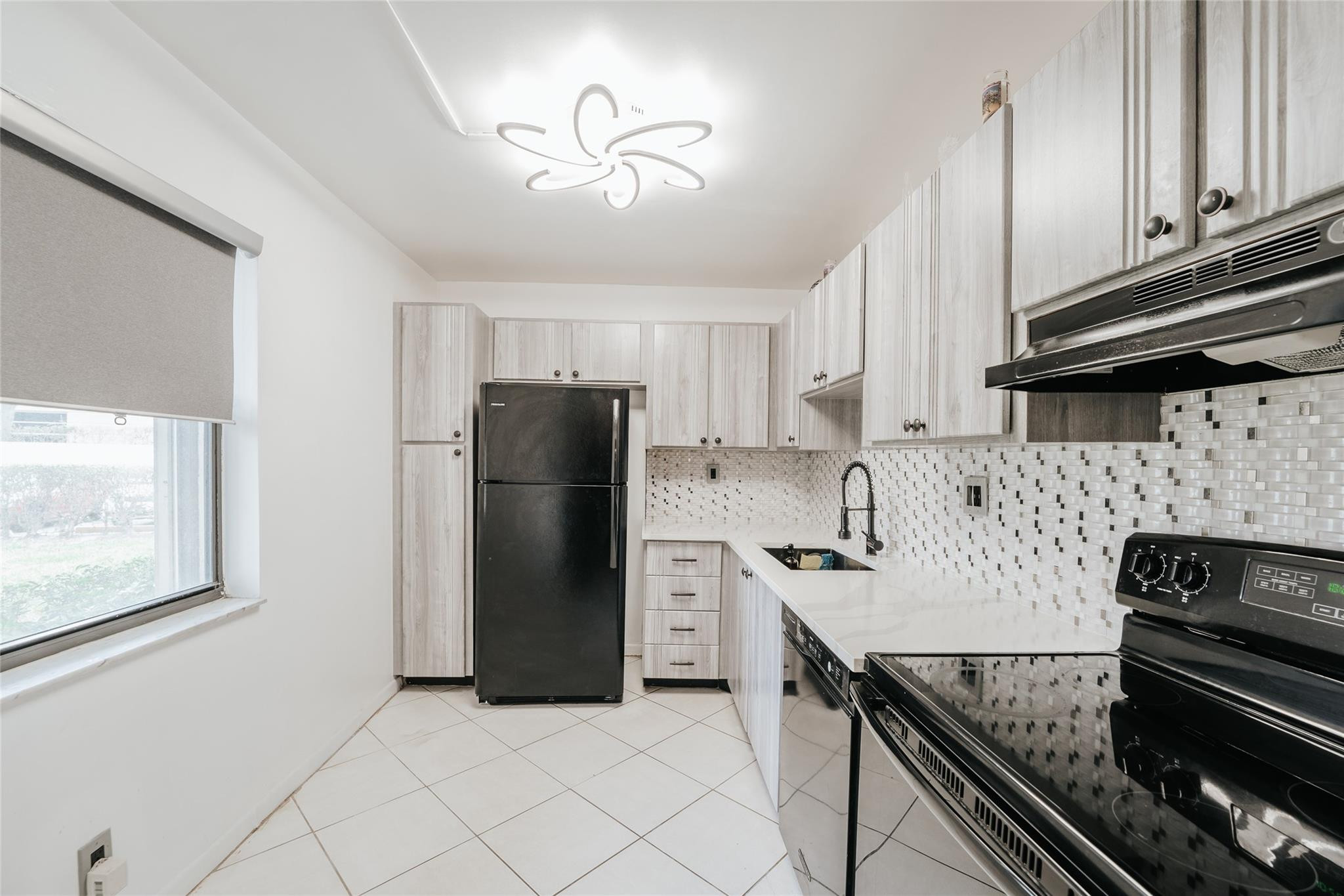 7650 West McNab Road, Unit 122 Tamarac, FL 33321 - Photo 5 of 33 Photo 5