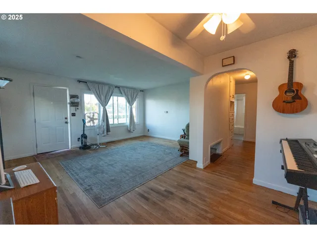 a view of livingroom with furniture and wooden floor