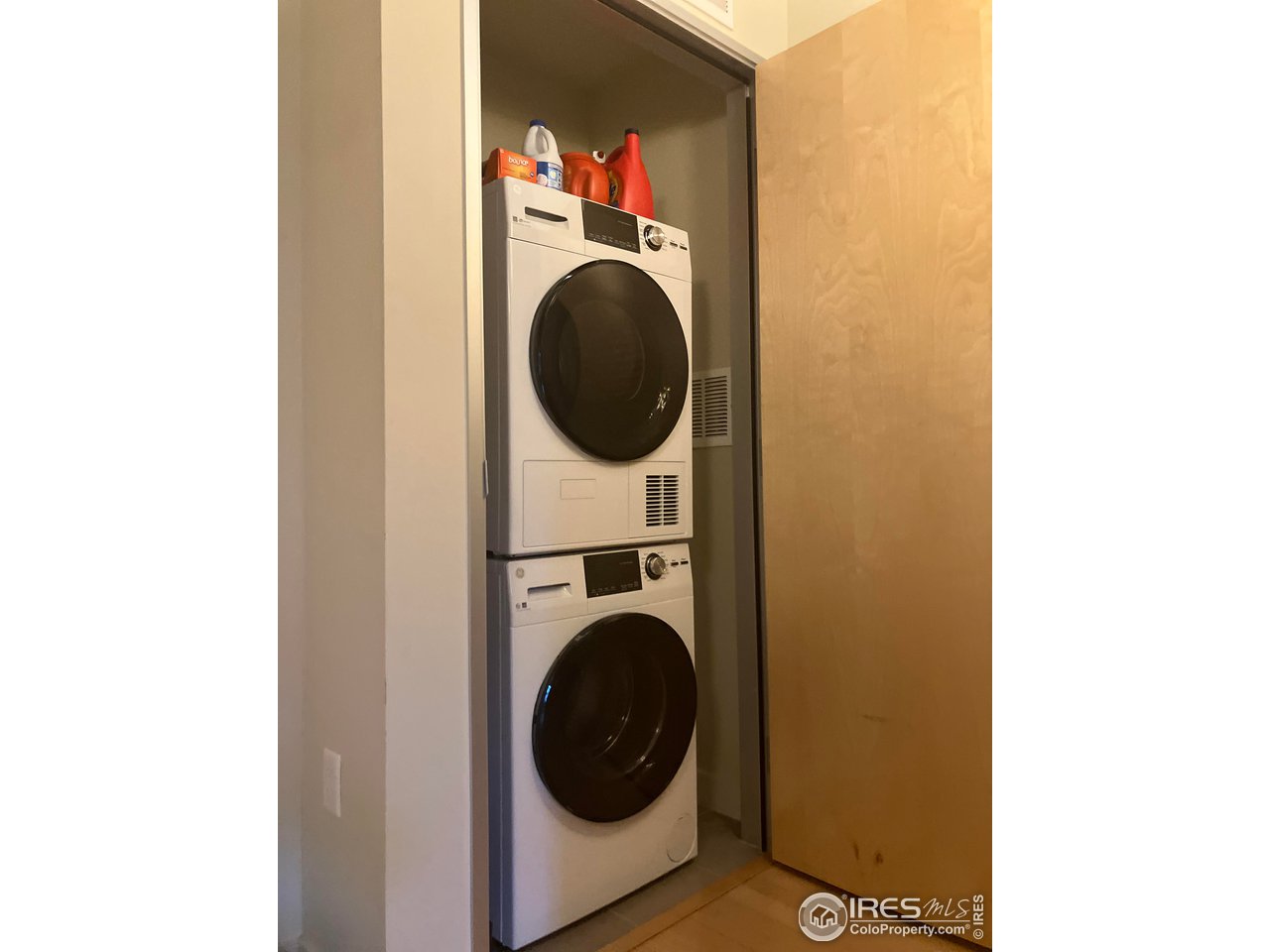 2229 Blake Street, Unit 402 Denver, CO 80205 - Photo 19 of 26 a utility room with dryer and washer