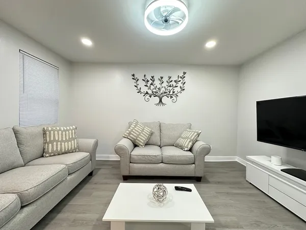 $2,800 | 1937 West Grand Avenue, Unit 1, Chicago, IL 60622