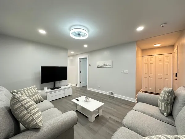 $2,800 | 1937 West Grand Avenue, Unit 1, Chicago, IL 60622