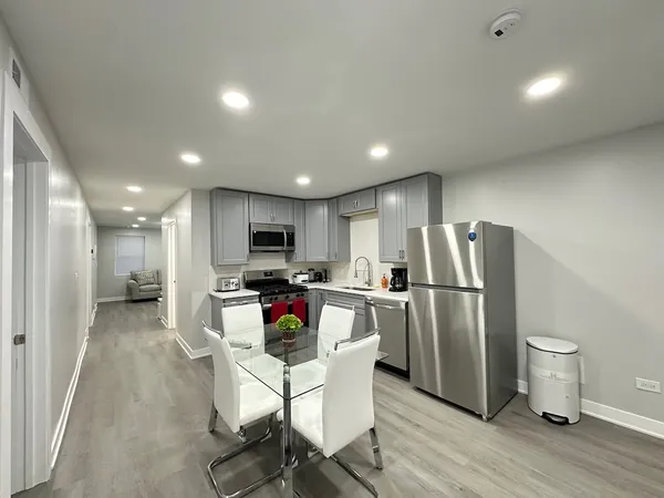$2,800 | 1937 West Grand Avenue, Unit 1, Chicago, IL 60622