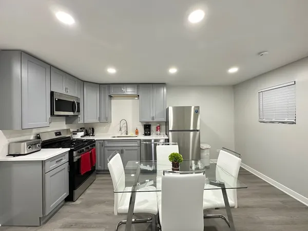 $2,800 | 1937 West Grand Avenue, Unit 1, Chicago, IL 60622