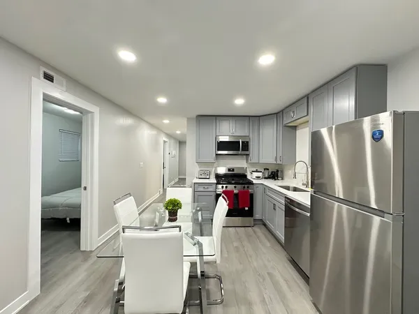 $2,800 | 1937 West Grand Avenue, Unit 1, Chicago, IL 60622