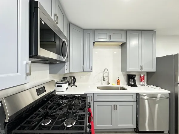 $2,800 | 1937 West Grand Avenue, Unit 1, Chicago, IL 60622