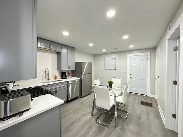 $2,800 | 1937 West Grand Avenue, Unit 1, Chicago, IL 60622