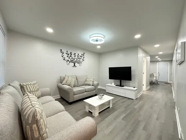 $2,800 | 1937 West Grand Avenue, Unit 1, Chicago, IL 60622