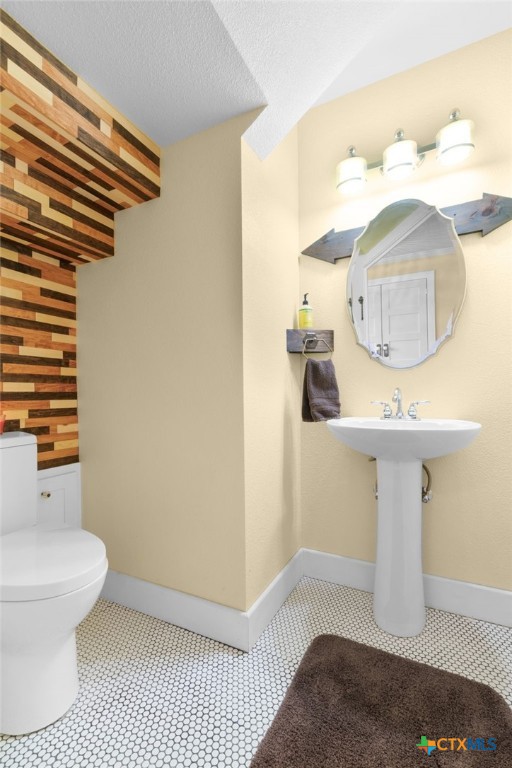 951 Moseley Road Copperas Cove, TX 76522 - Photo 19 of 43 a bathroom with a sink a toilet and mirror