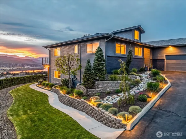 $1,175,000 | 521 23rd Street Northeast, East Wenatchee, WA 98802