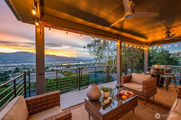 $1,175,000 | 521 23rd Street Northeast, East Wenatchee, WA 98802