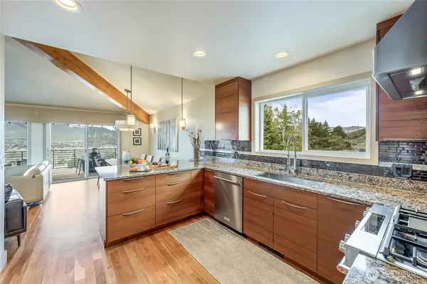 $1,175,000 | 521 23rd Street Northeast, East Wenatchee, WA 98802