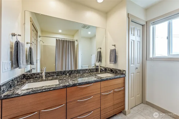$1,175,000 | 521 23rd Street Northeast, East Wenatchee, WA 98802