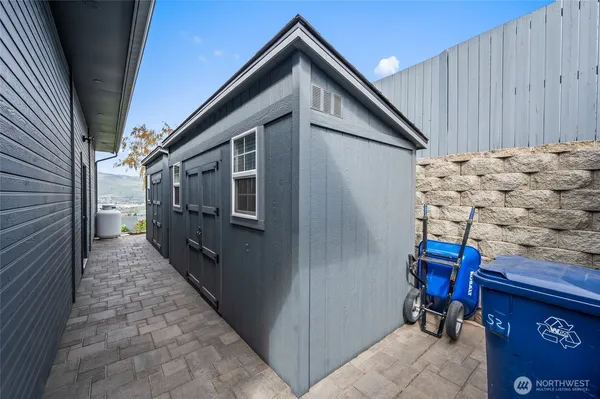 $1,175,000 | 521 23rd Street Northeast, East Wenatchee, WA 98802