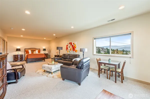 $1,175,000 | 521 23rd Street Northeast, East Wenatchee, WA 98802