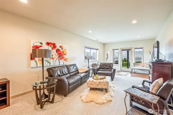 $1,175,000 | 521 23rd Street Northeast, East Wenatchee, WA 98802