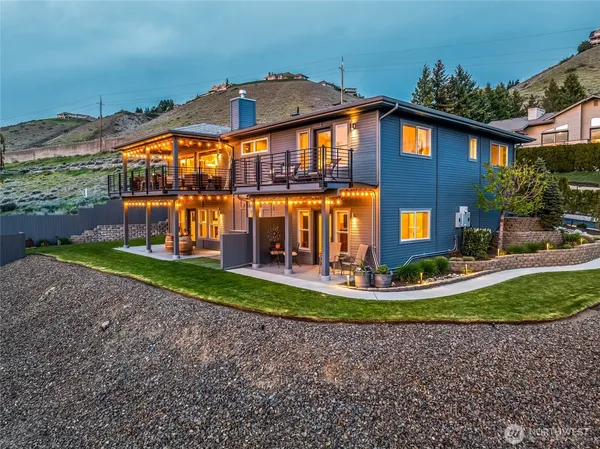 $1,175,000 | 521 23rd Street Northeast, East Wenatchee, WA 98802