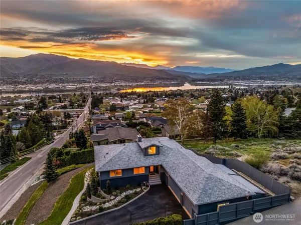 $1,175,000 | 521 23rd Street Northeast, East Wenatchee, WA 98802