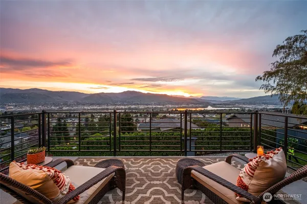$1,175,000 | 521 23rd Street Northeast, East Wenatchee, WA 98802