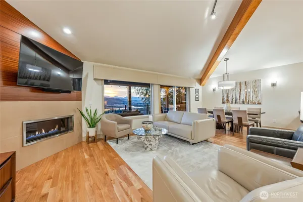 $1,175,000 | 521 23rd Street Northeast, East Wenatchee, WA 98802