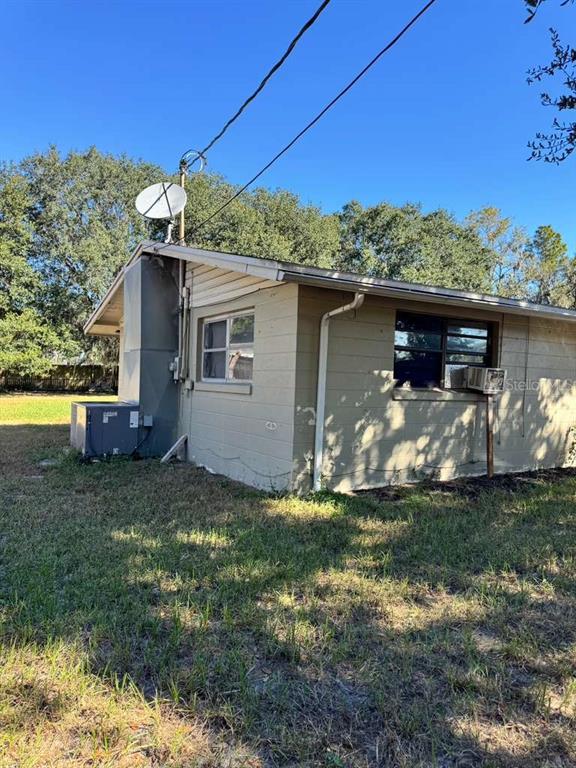 175 Sunset Road Mulberry, FL 33860 - Photo 2 of 5 a view of a house with a yard