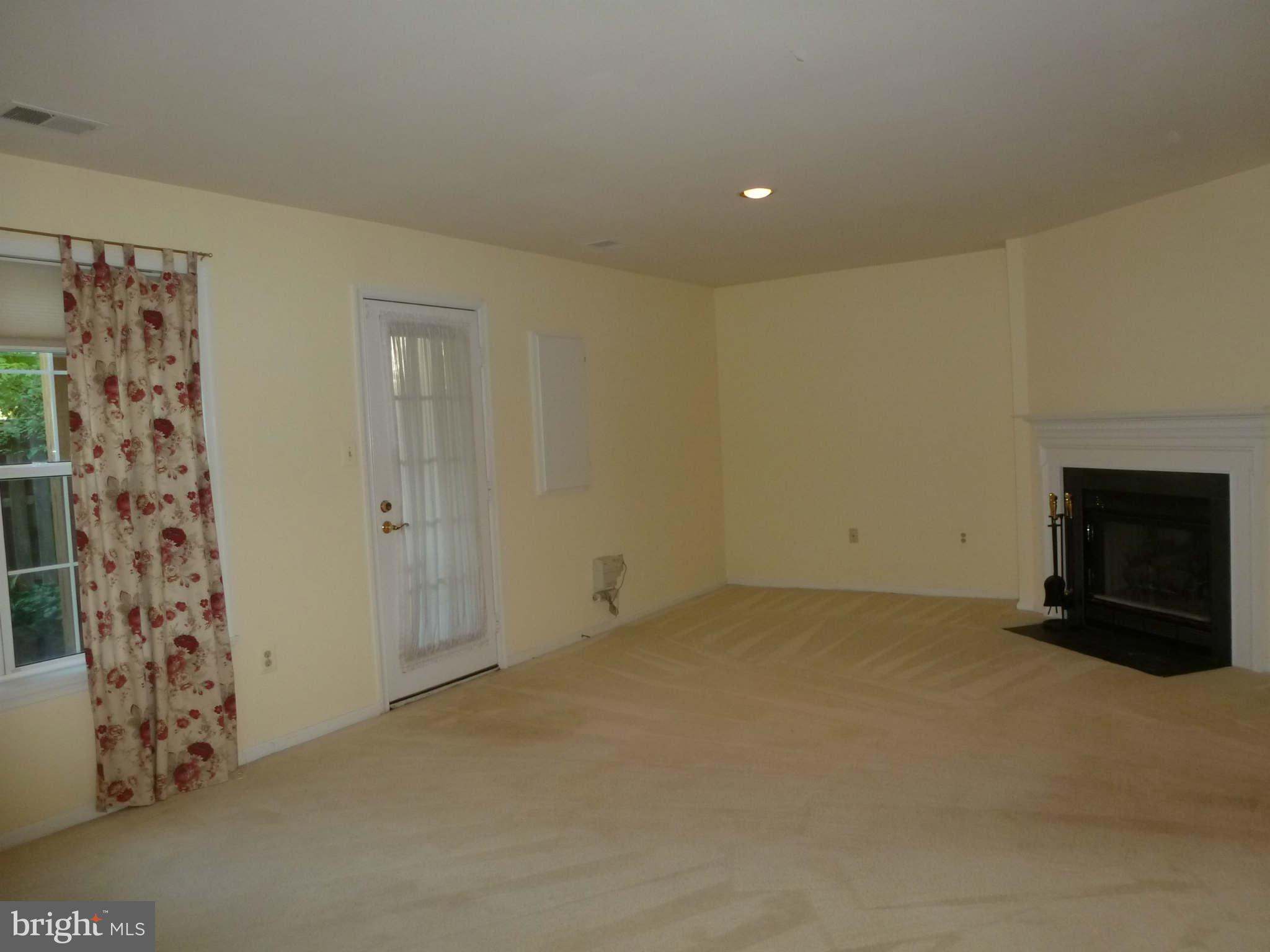 20678 Riptide Square Sterling, VA 20165 - Photo 15 of 18 Family Room