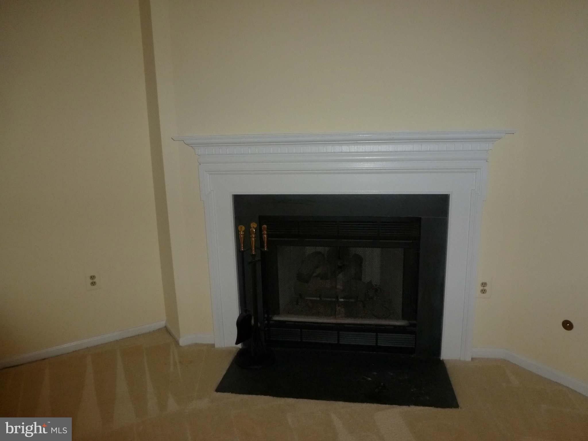20678 Riptide Square Sterling, VA 20165 - Photo 16 of 18 Family Room