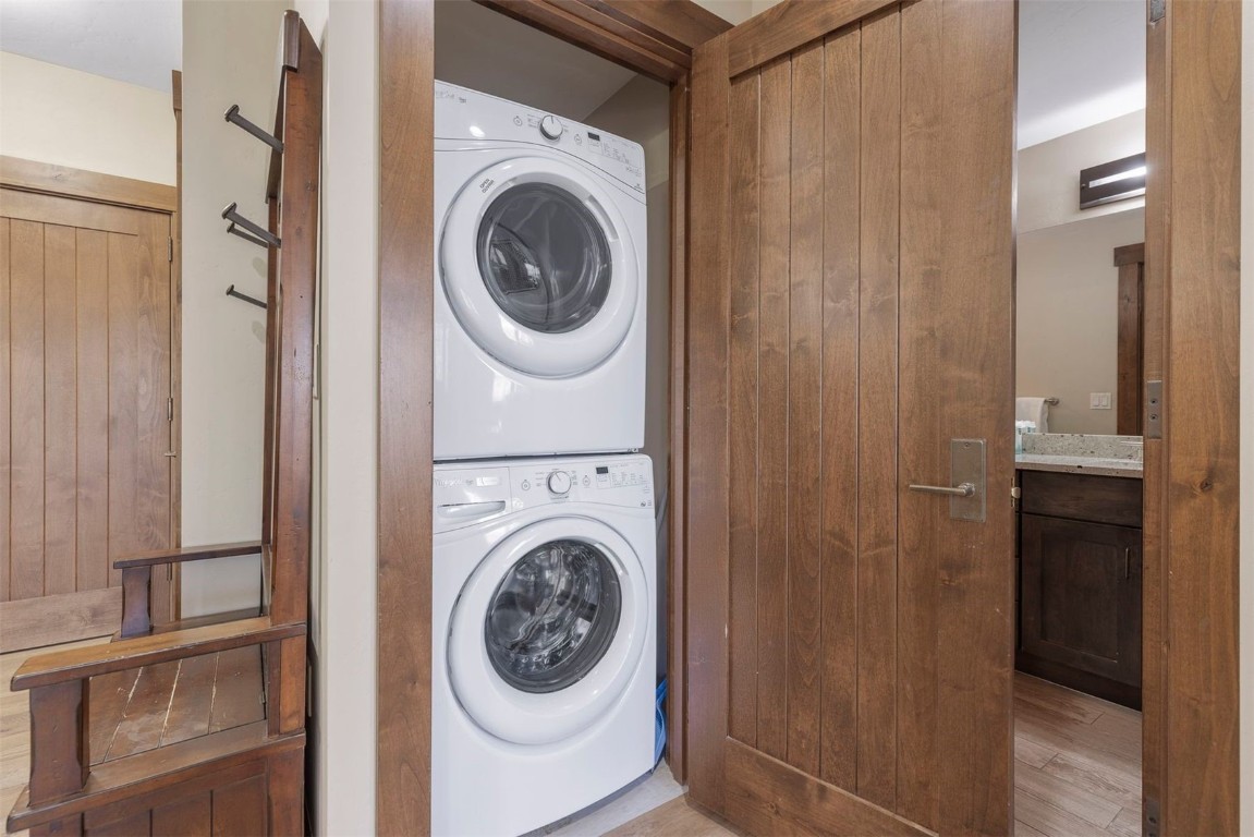 610 Columbine Road, Unit 6307 Breckenridge, CO 80424 - Photo 28 of 36 a view of a hallway with washer and dryer