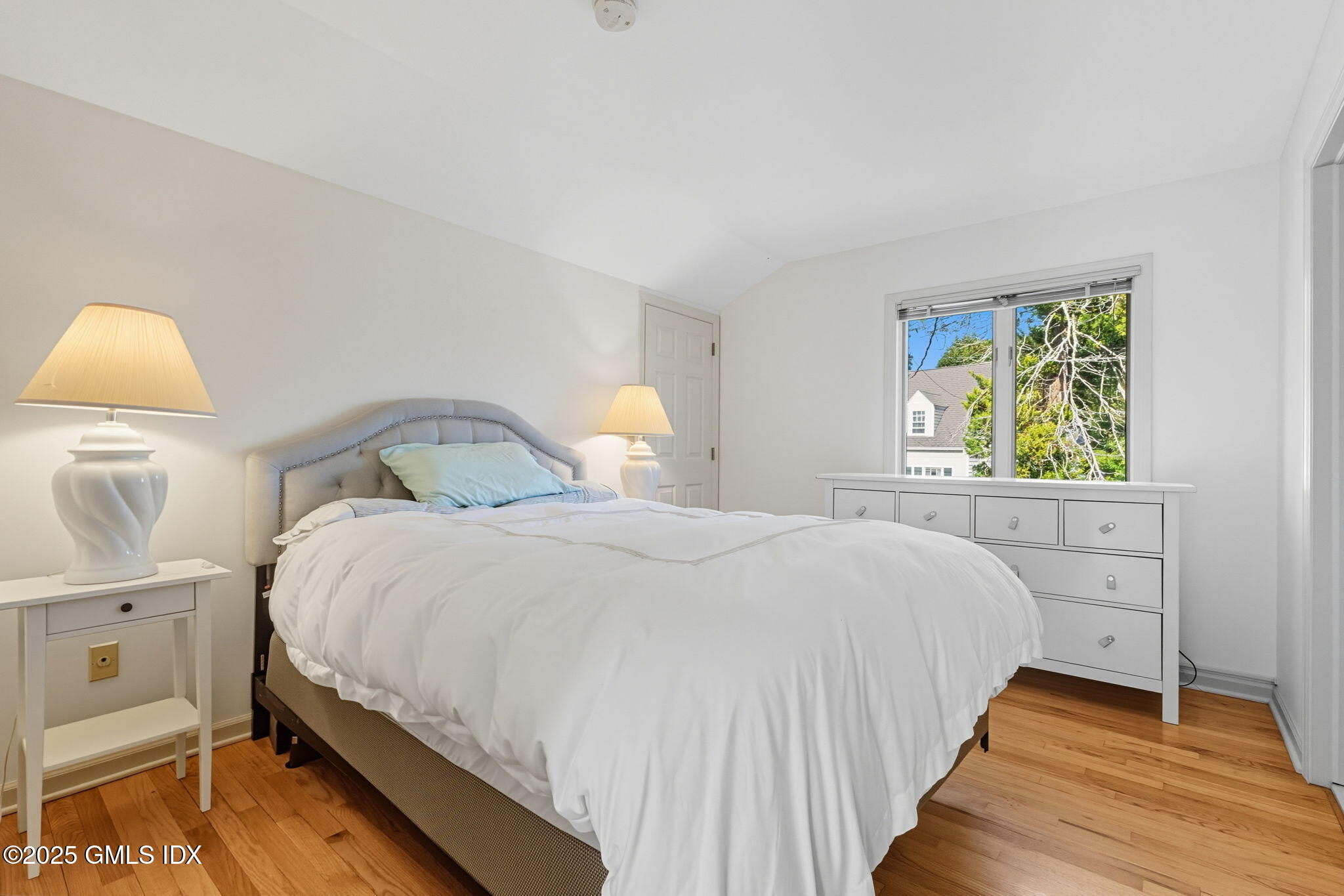 17 Keofferam Road Old Greenwich, CT 06870 - Photo 8 of 14 2nd Floor