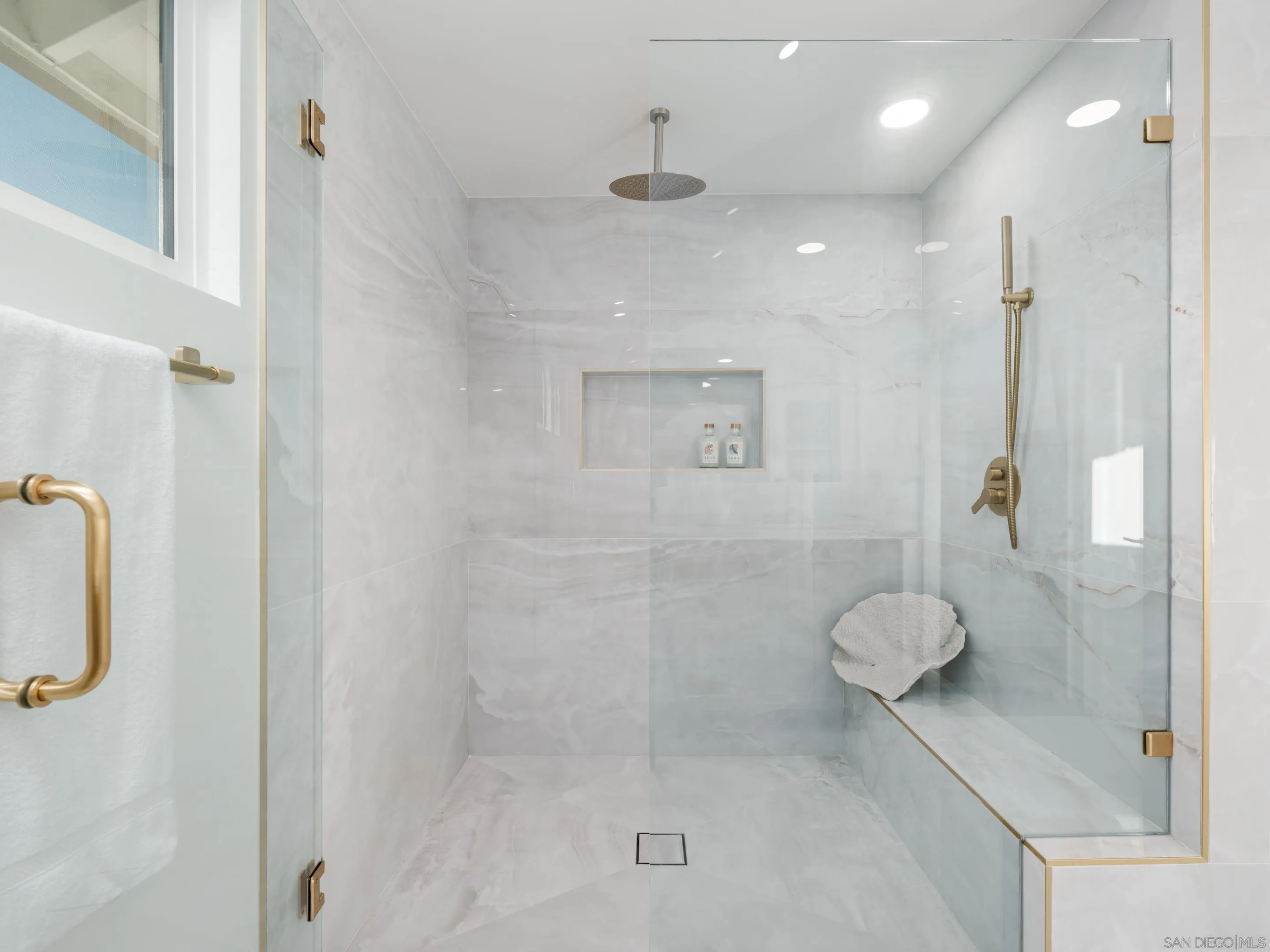 1868 Pariva Drive Cardiff, CA 92007 - Photo 15 of 30 a bathroom with a shower