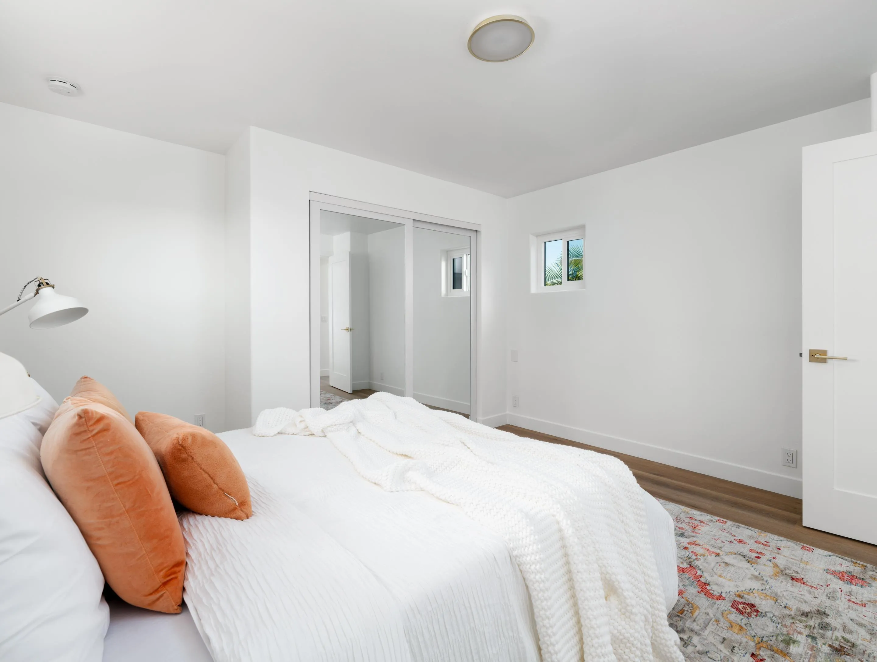 1868 Pariva Drive Cardiff, CA 92007 - Photo 18 of 30 a bedroom with a bed and a lamp