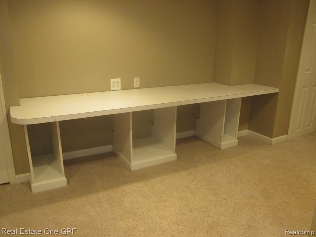 425 Lothrop Road Grosse Pointe, MI 48236 - Photo 22 of 26 IMG_2548.jpg