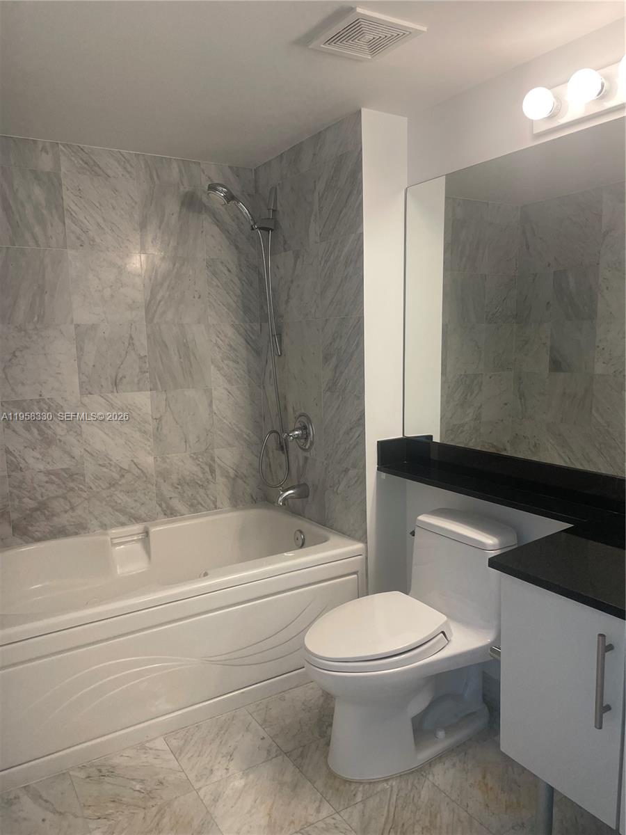 31 Southeast 5th Street, Unit 507 Miami, FL 33131 - Photo 12 of 21