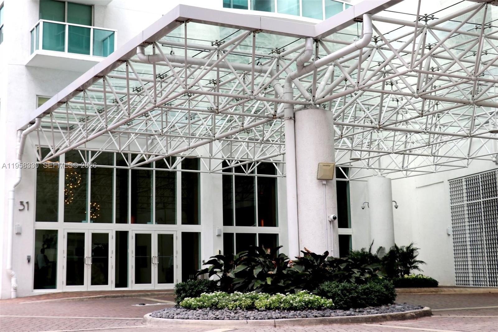 31 Southeast 5th Street, Unit 507 Miami, FL 33131 - Photo 17 of 21