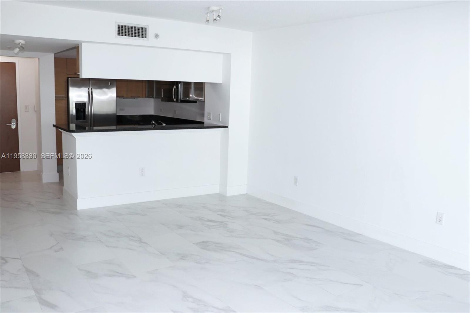 31 Southeast 5th Street, Unit 507 Miami, FL 33131 - Photo 2 of 21