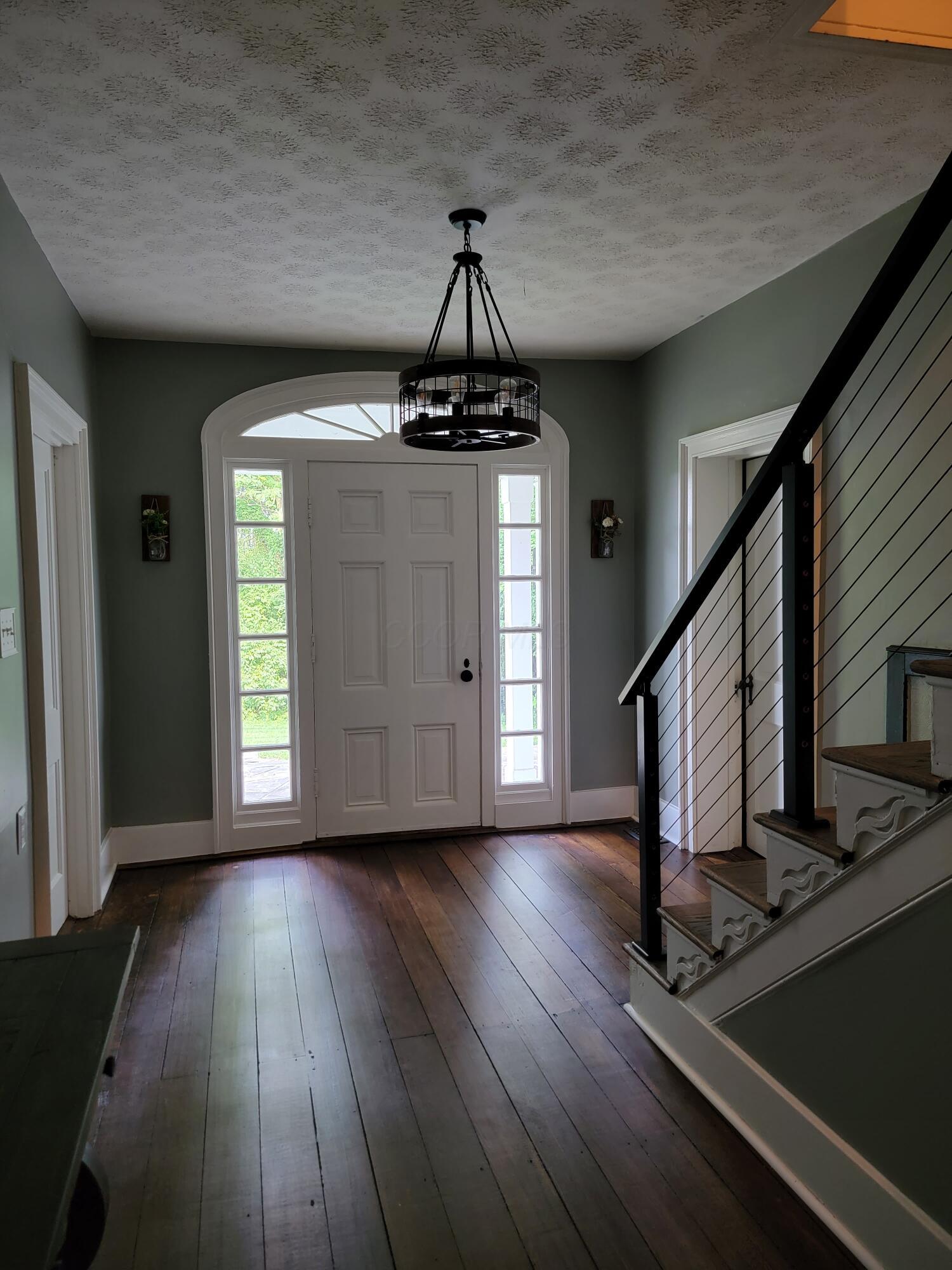 4403 Mechanicsburg Road Springfield, OH 45502 - Photo 6 of 38 ENTRY