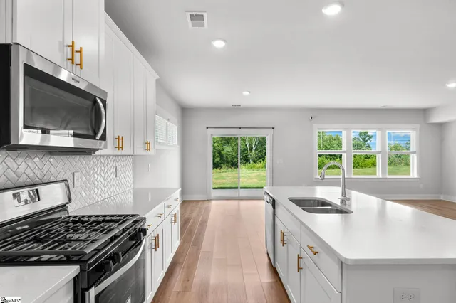 $429,000 | 30 Shorncliffe Road, Simpsonville, SC 29680