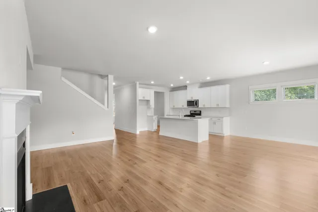 $429,000 | 30 Shorncliffe Road, Simpsonville, SC 29680