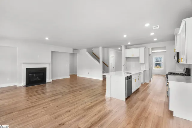 $429,000 | 30 Shorncliffe Road, Simpsonville, SC 29680