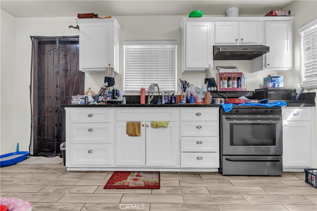 141 West 83rd Street Los Angeles, CA 90003 - Photo 17 of 22 a kitchen with stainless steel appliances granite countertop a stove and cabinets