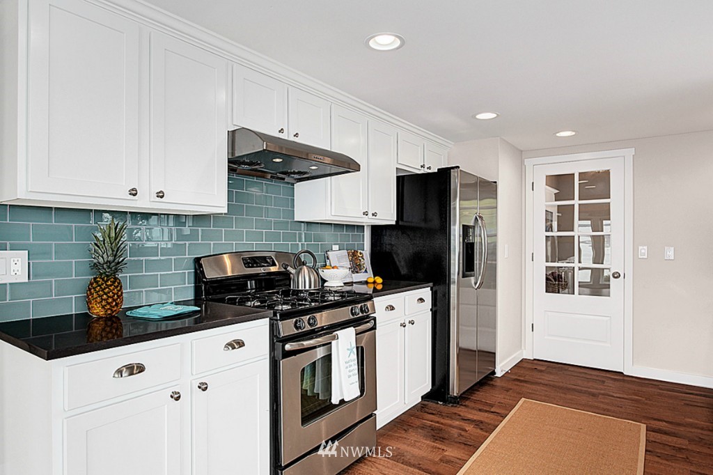 13009 Southwest Bachelor Road Vashon, WA 98070 - Photo 15 of 25 Gallery Image 15