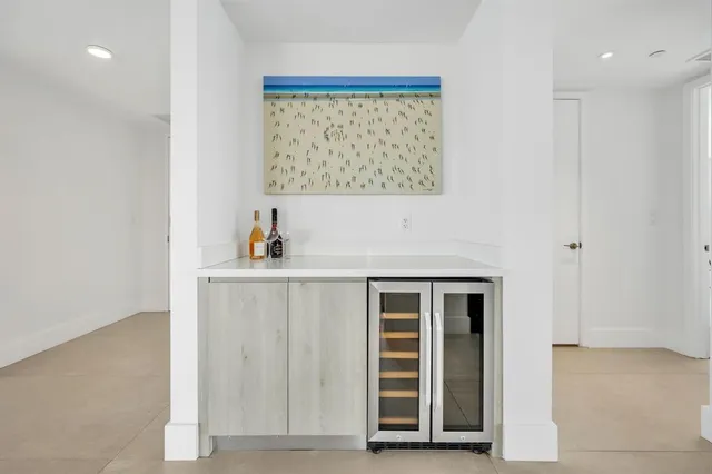 $11,000 | 612 Bayshore Drive, Unit 802, Fort Lauderdale, FL 33304