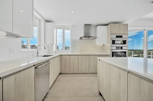 $11,000 | 612 Bayshore Drive, Unit 802, Fort Lauderdale, FL 33304