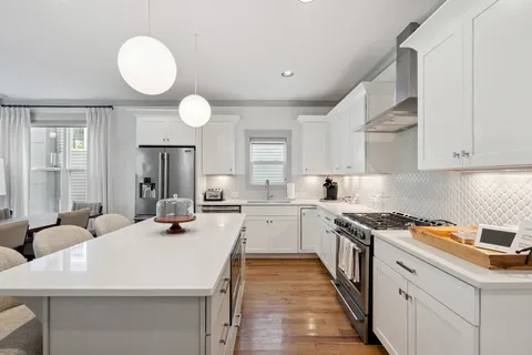 $840,000 | 913 South Street, Nashville, TN 37203