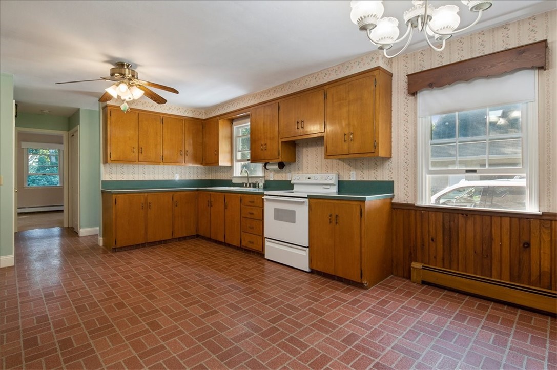 211 Post Road Westerly, RI 02891 - Photo 18 of 29